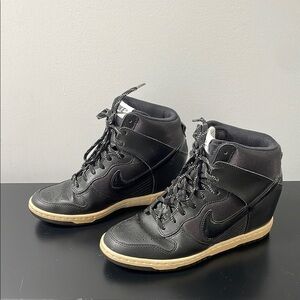 Nike womens Dunk Sky High Essential sneaker US7 Black Wedge Shoes